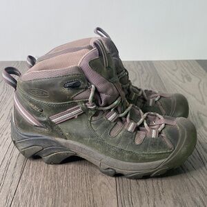KEEN Dry WaterProof Olive and Mauve Outdoor Boots Women’s Size 8